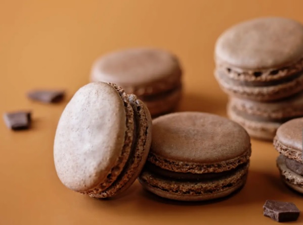 Czy warto inwestować w maszynę do nadziewania przy małej produkcji ciastek?