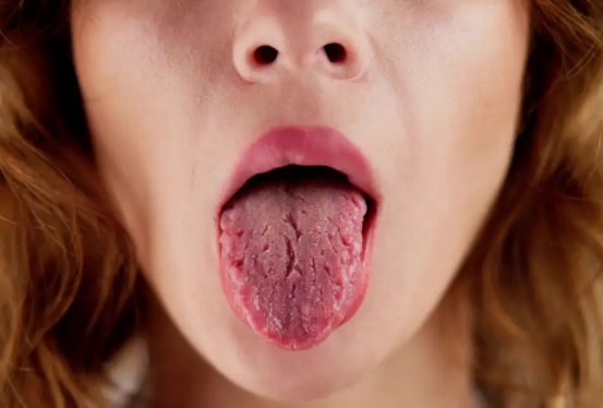 Czy palenie tytoniu opóźnia gojenie się pleśniawek w jamie ustnej?